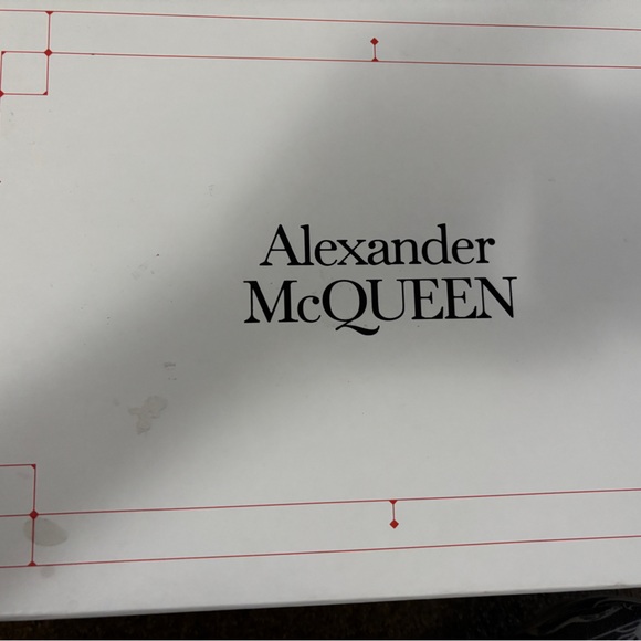 Alexander McQueen sneakers women’s size 36(6) practically new only worn once - Picture 4 of 6